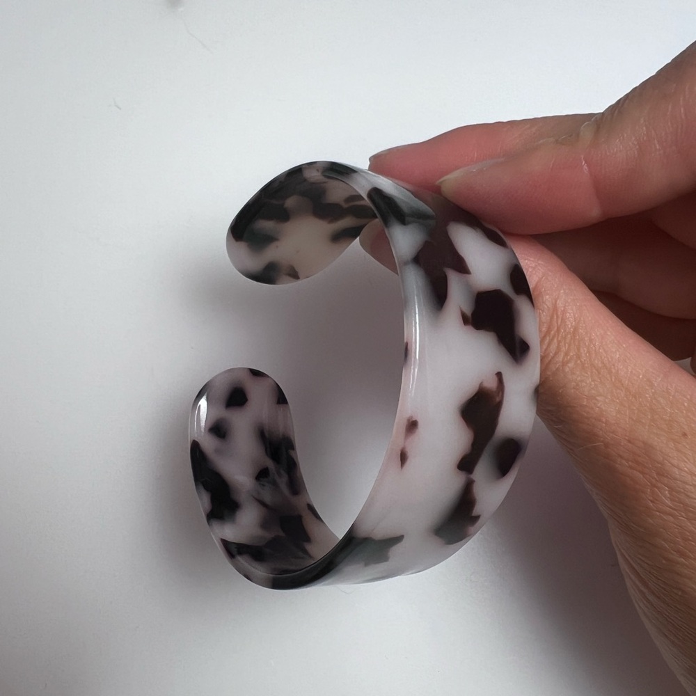 CJLA TORTOISE Cuff Bracelet - Resin Bracelet OS